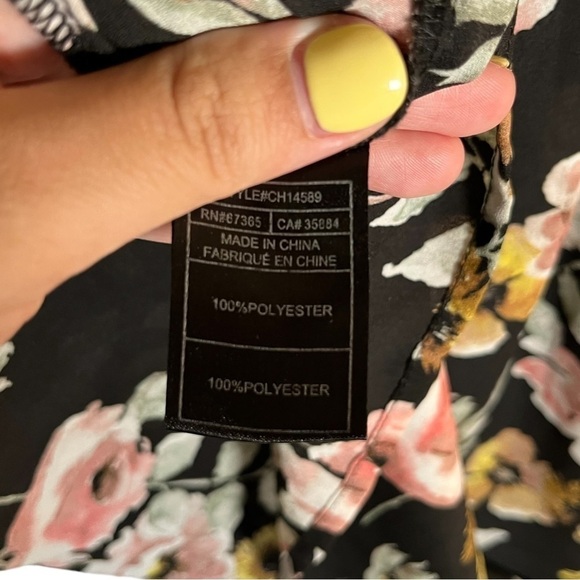 Cupcakes & Cashmere Floral Long Sleeve Keyhole Blouse - Picture 7 of 7